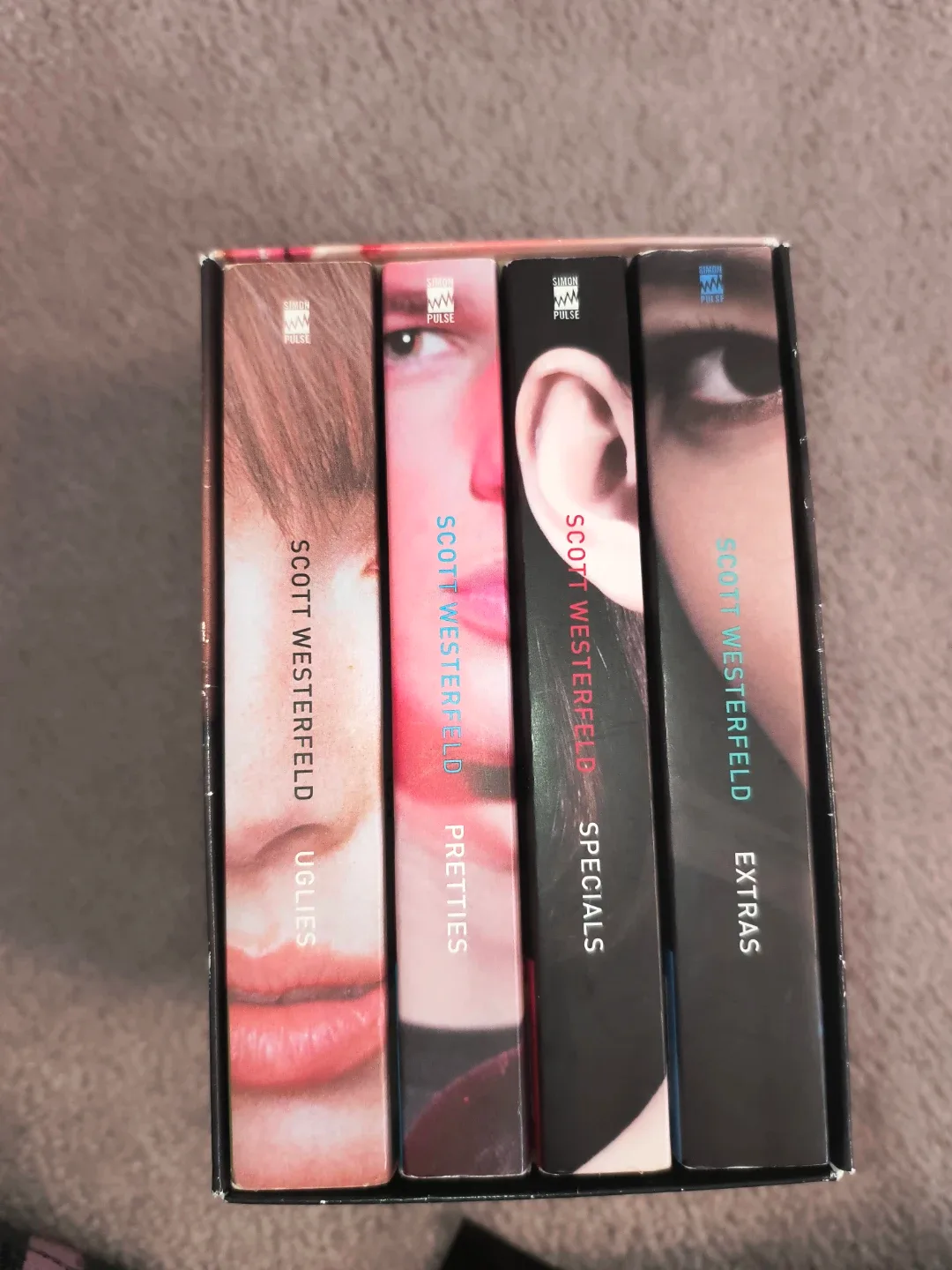 Uglies The Collector's Set by Scott Westerfeld image indicator(2)