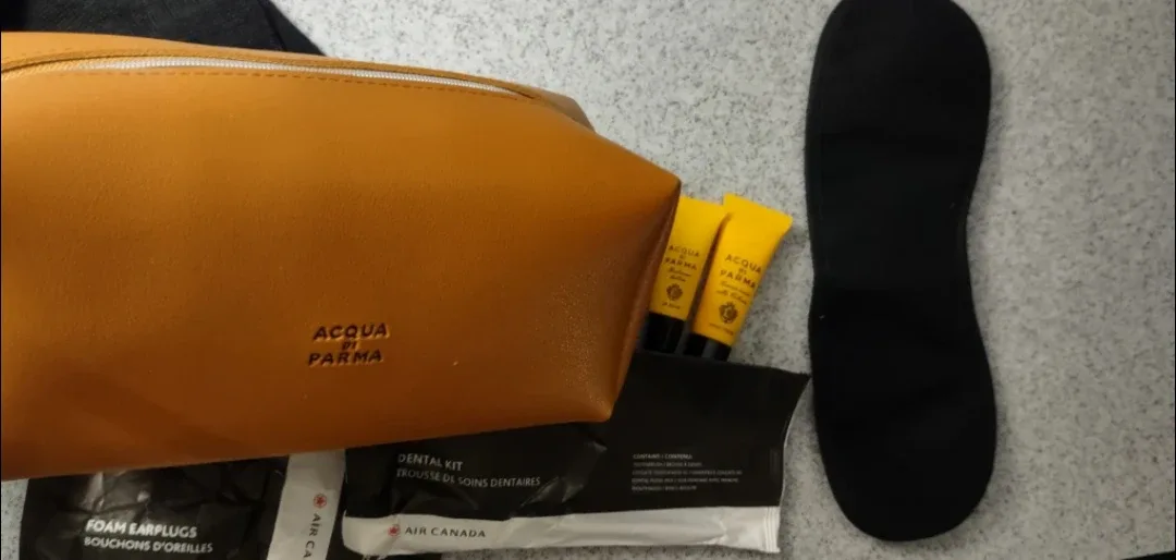 (NEW) Air Canada. Acqua di Parma Travel Kit - #Cleanout image indicator(5)