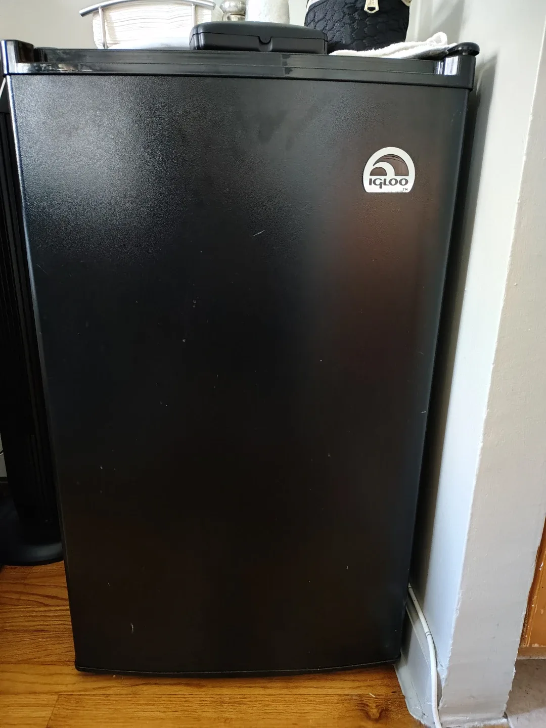 Igloo Single Door Mini Refrigerator