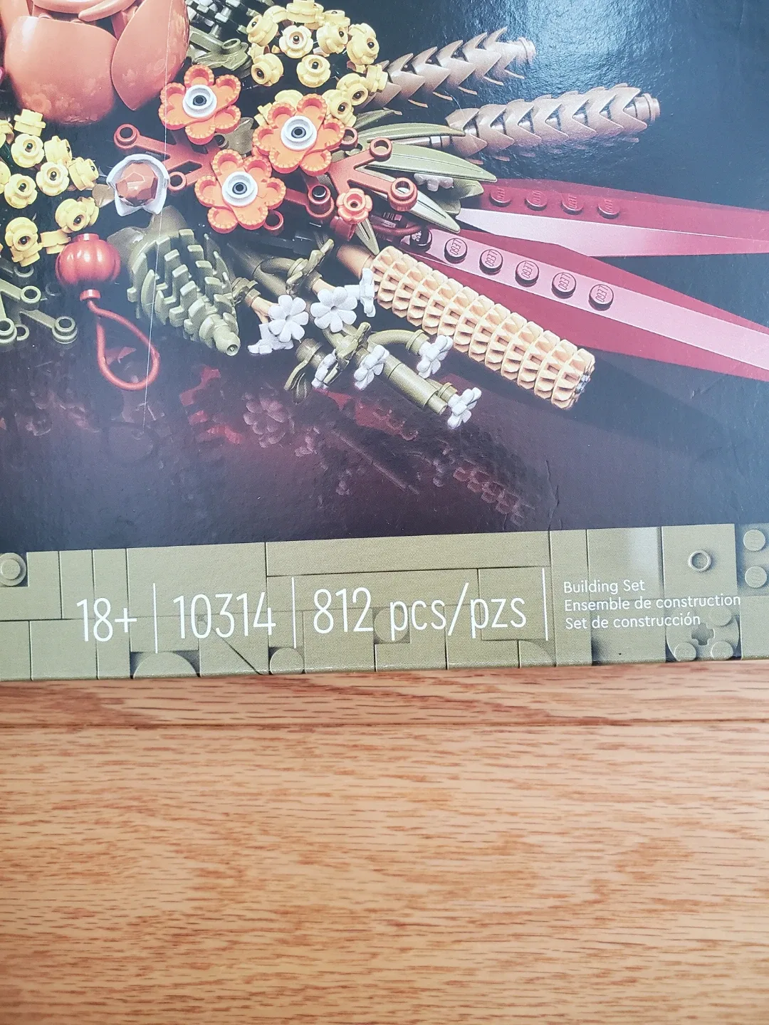 LEGO Icons Dried Flower Centerpiece (812 pcs) - New in Box! image indicator(3)