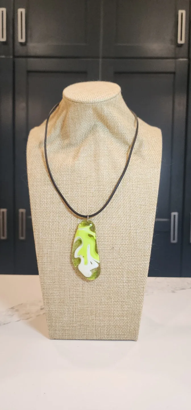 Green & White Pendant Necklace