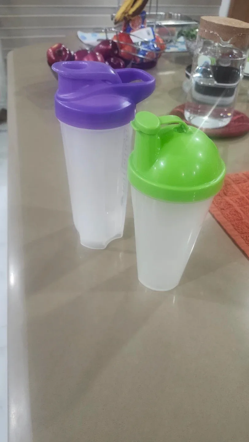 FREEBTwo Shaker Bottles - Green and Purple