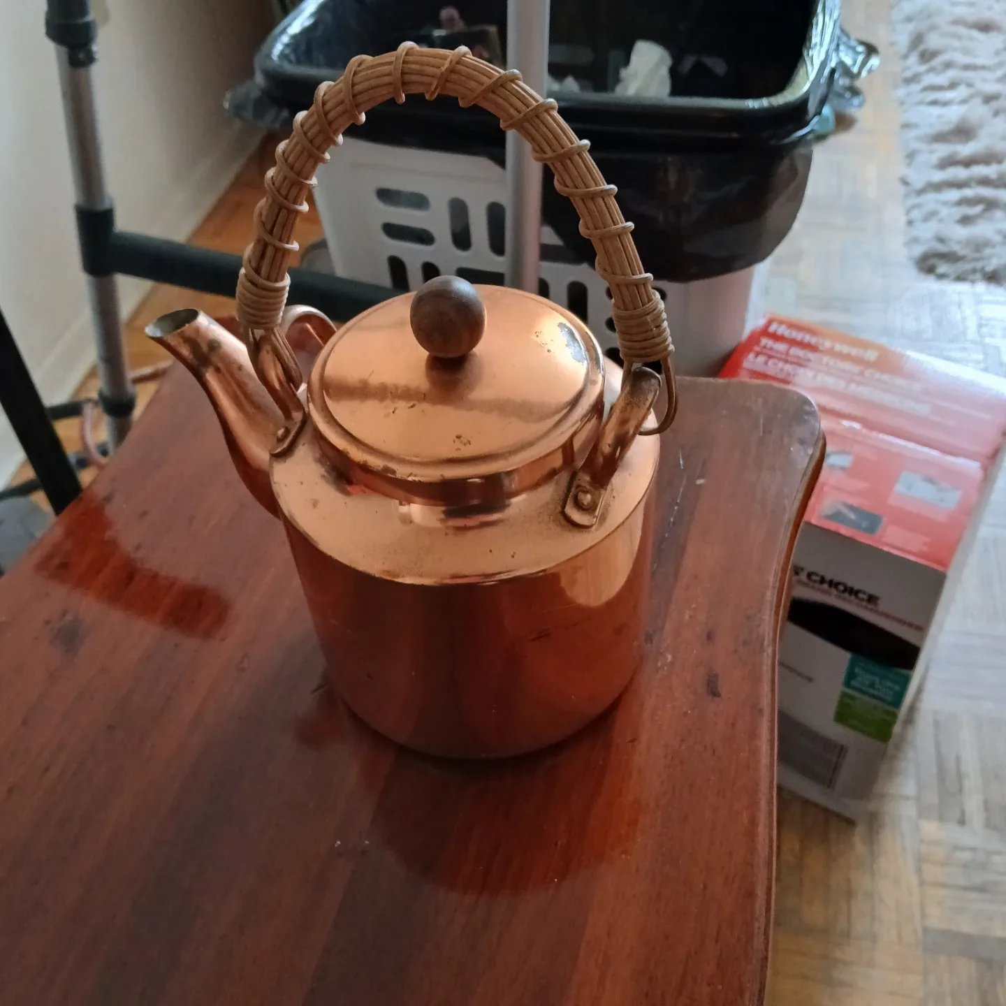 Vintage Copper Teapot with Rattan Handle image indicator(2)
