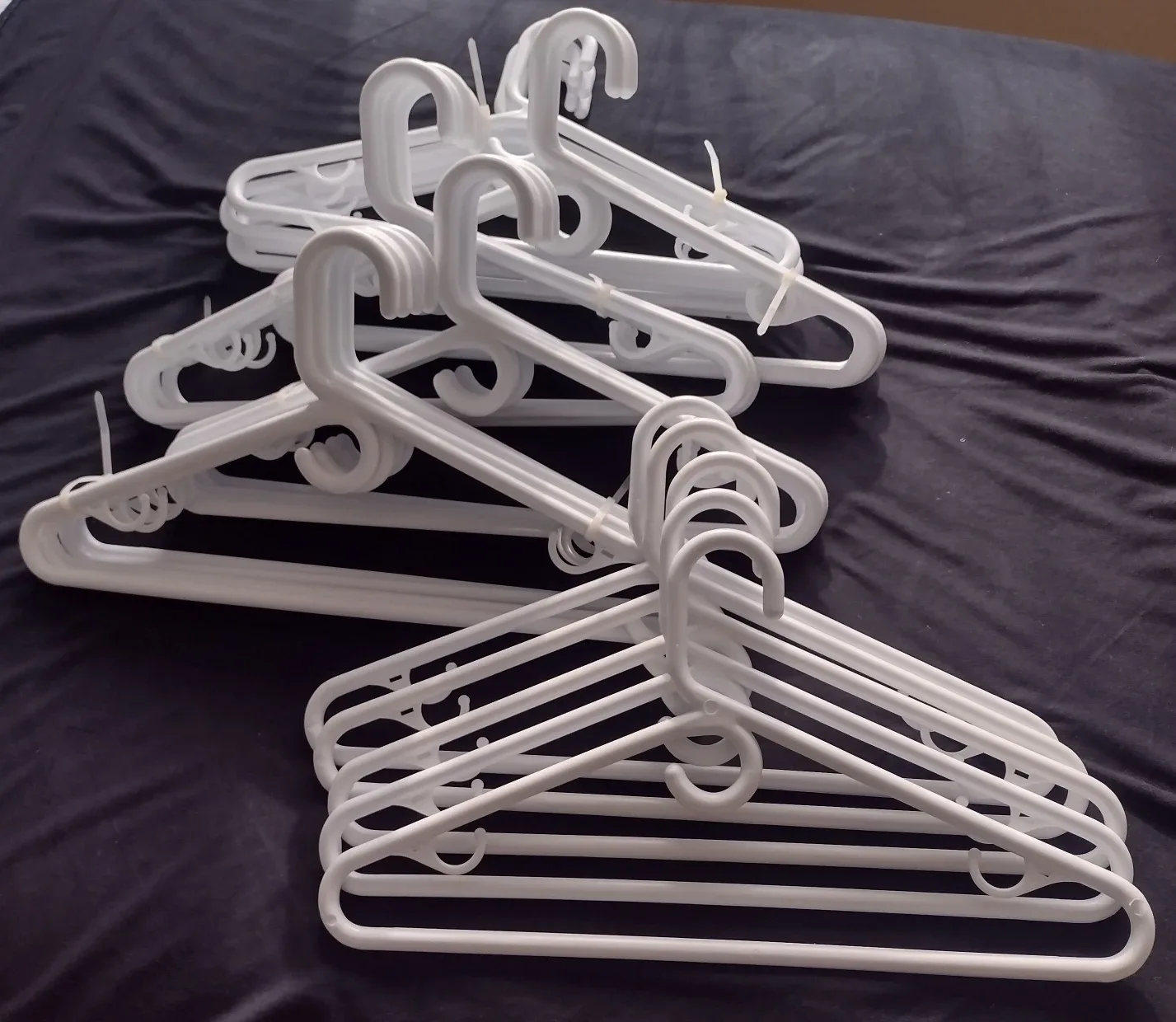 White Plastic Clothes Hangers x 10 image indicator(3)