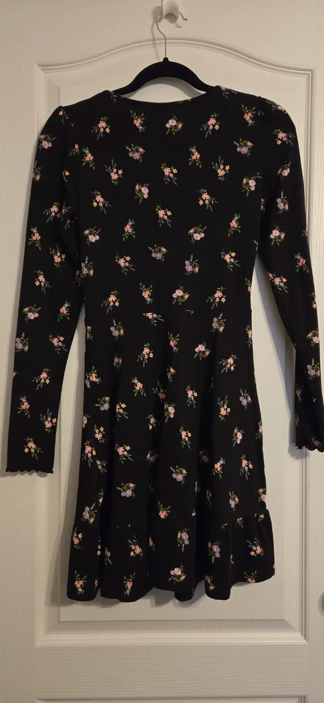 H&M Black Floral Long Sleeve Dress image indicator(2)