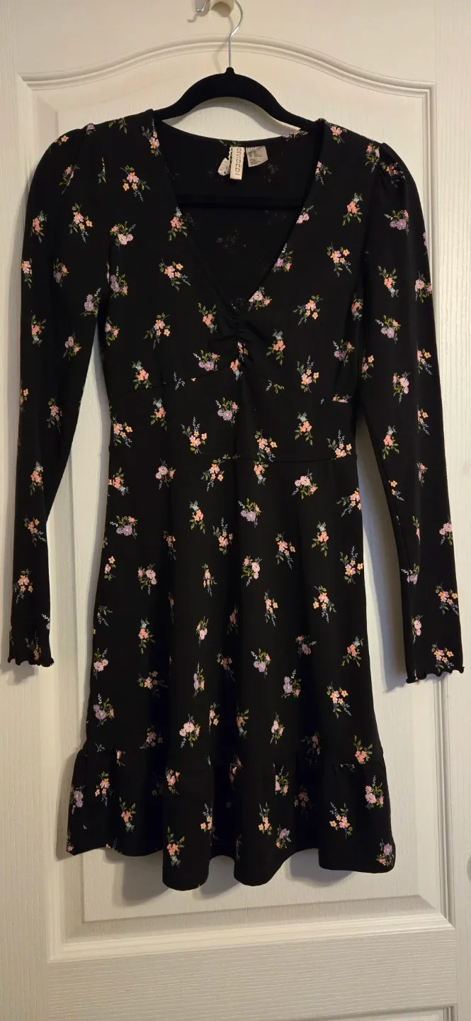 H&M Black Floral Long Sleeve Dress image indicator(3)
