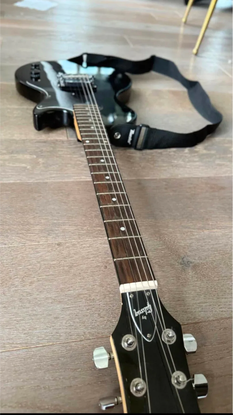 Maestro Electric Guitar & First Act Amp