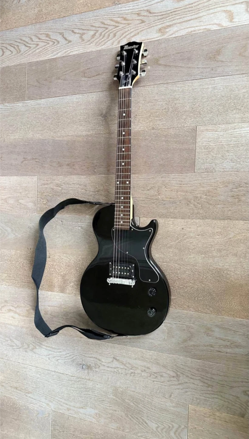 Maestro Electric Guitar & First Act Amp - photo 2