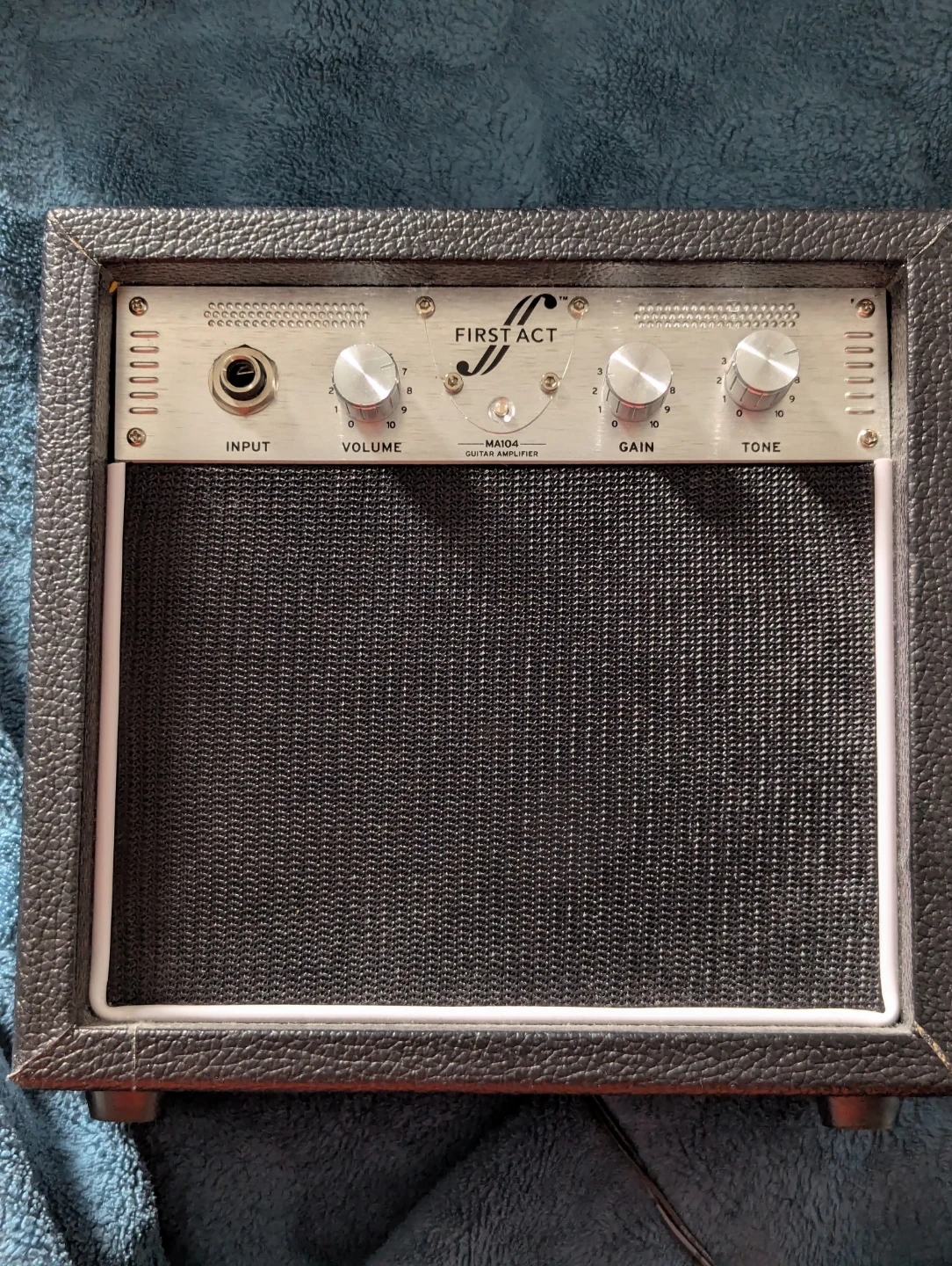 Maestro Electric Guitar & First Act Amp - photo 3