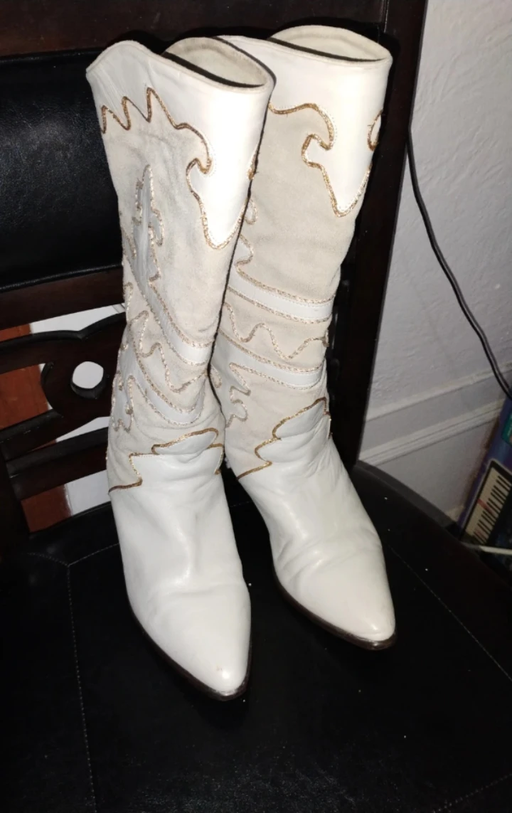 White Leather Boots with Embroidered Design