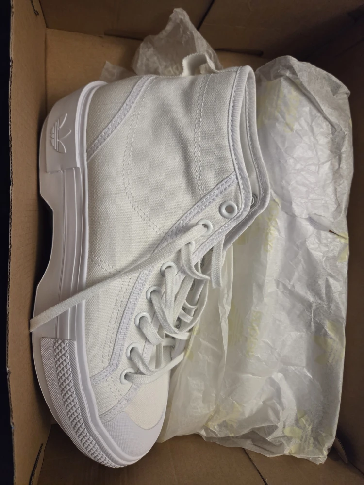 New Adidas Nizza Trek W - Size 9.5