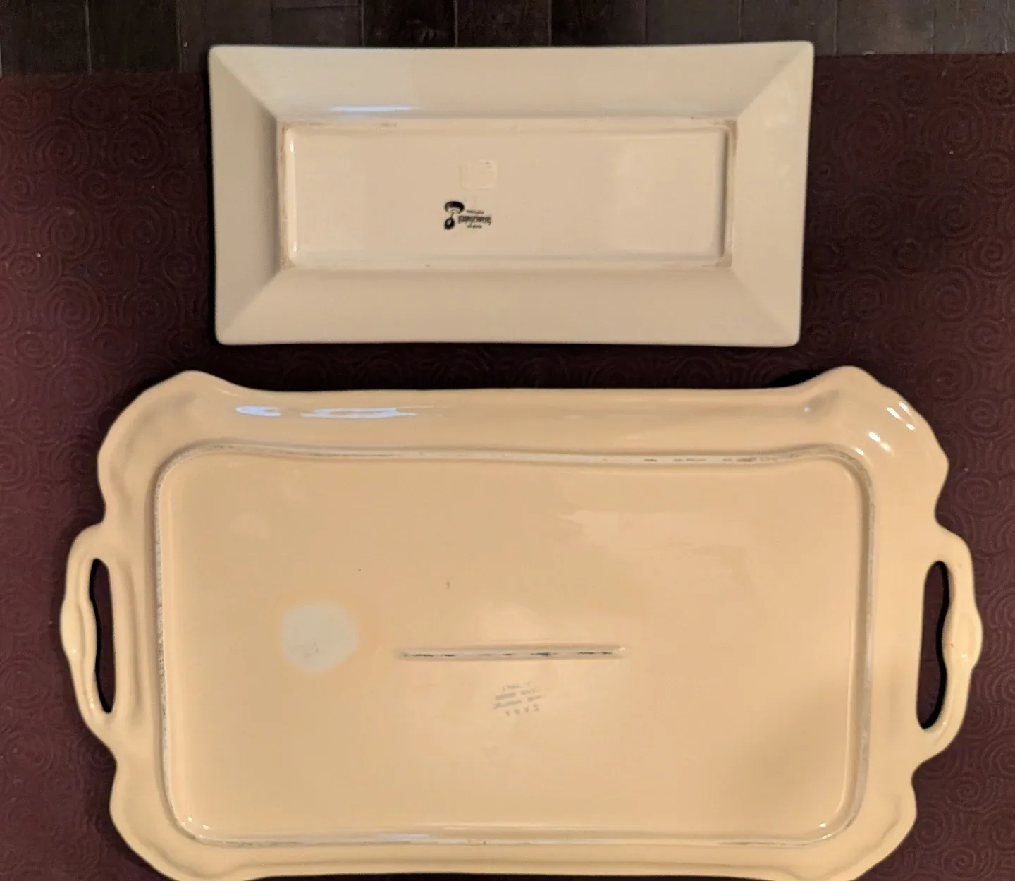 Two Beautiful Ceramic Trays image indicator(2)