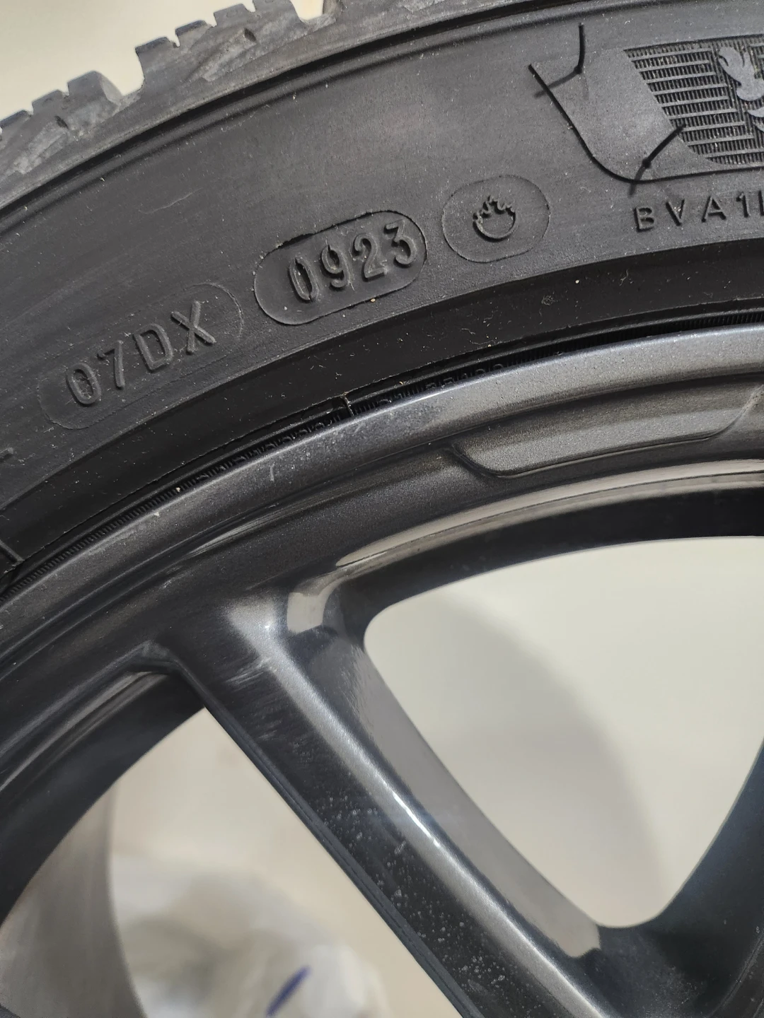 Michelin x-icesnow tires 235/45R18 - photo 4