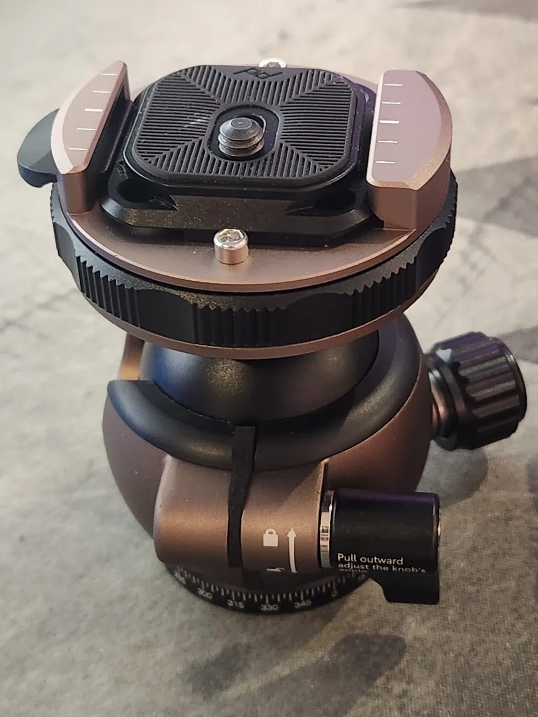 NEEWER Tripod Ball Head Mount image indicator(2)