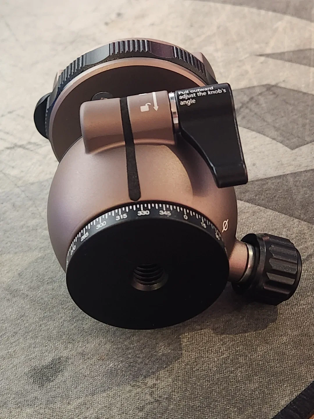 NEEWER Tripod Ball Head Mount image indicator(3)