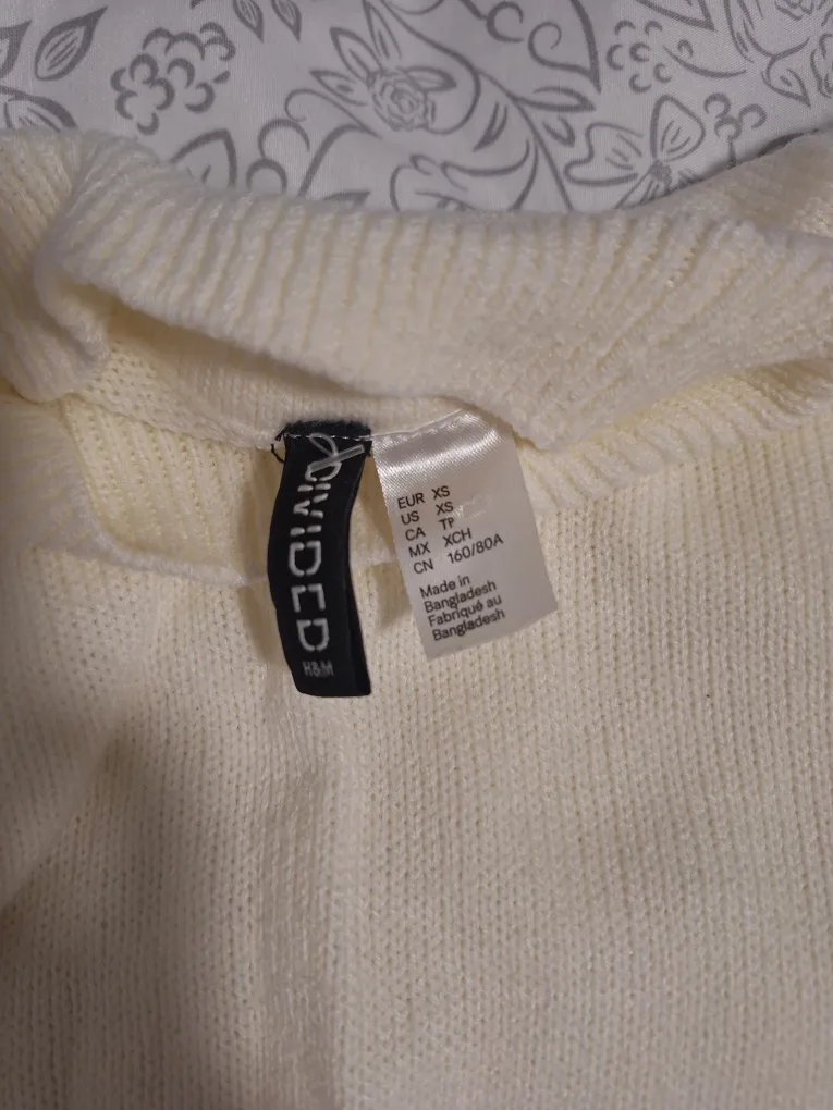 H&M Divided Cream XS Sweater image indicator(3)