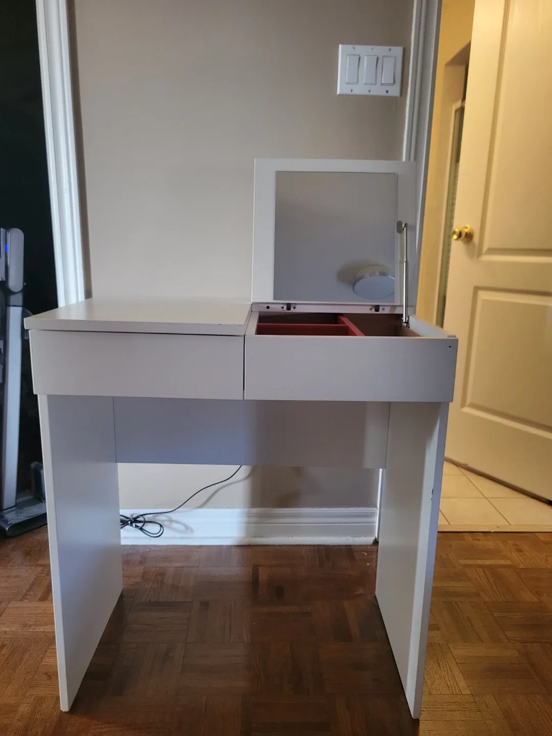 White Vanity Makeup Desk with Mirror