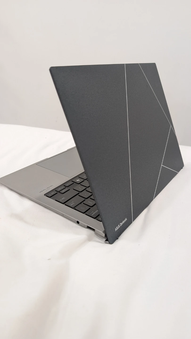 Asus Zenbook Laptop - photo 3