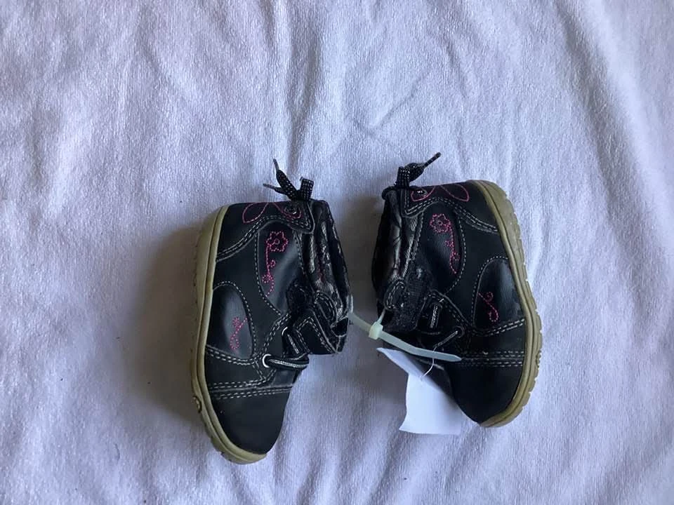 Baby girls sz 5 shoes & sandas - photo 3