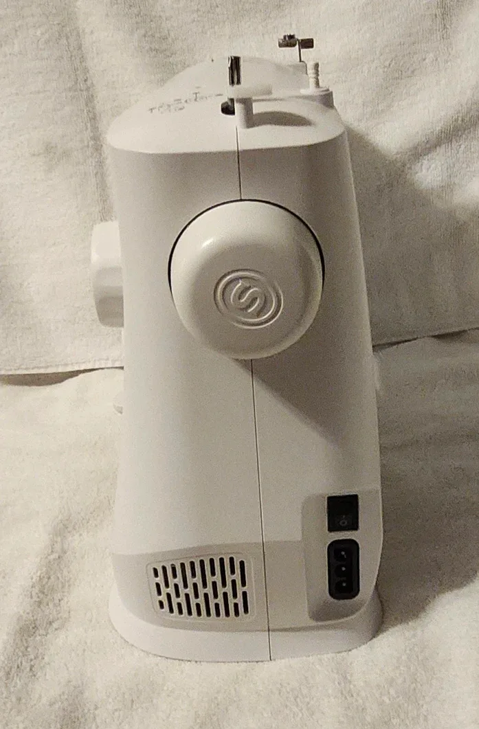 Singer M1250 Sewing Machine - Pre-owned image indicator(6)