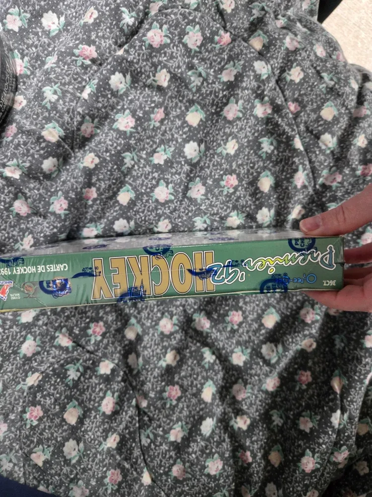 O-Pee-Chee Premier '92 Hockey Cards Box image indicator(3)