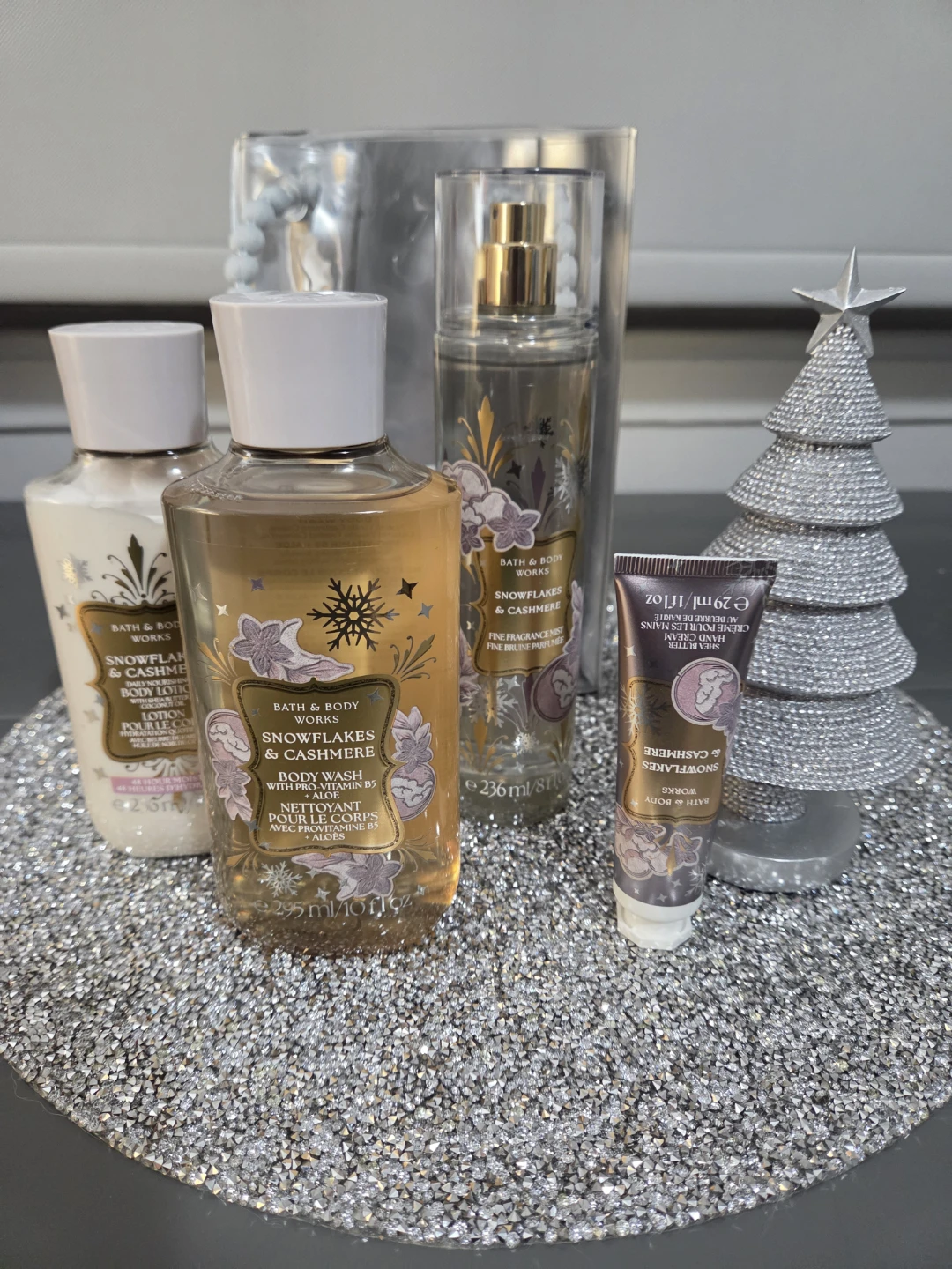 🎅NWT BATH & BODY WORKS SNOWFLAKES & CASHMERE GIFT SET🎄 - photo 2