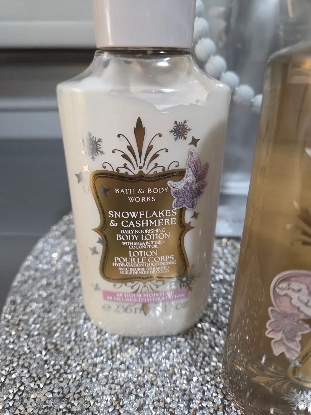 🎅NWT BATH & BODY WORKS SNOWFLAKES & CASHMERE GIFT SET🎄 image indicator(3)