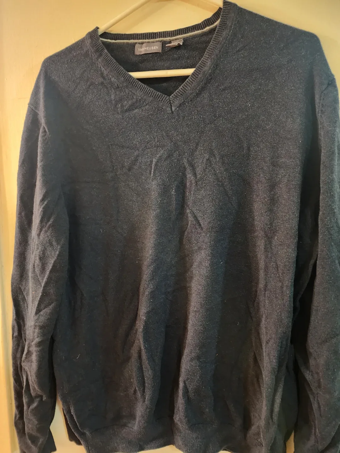 #Cleanout Van Heusen V-Neck Sweaters - XL