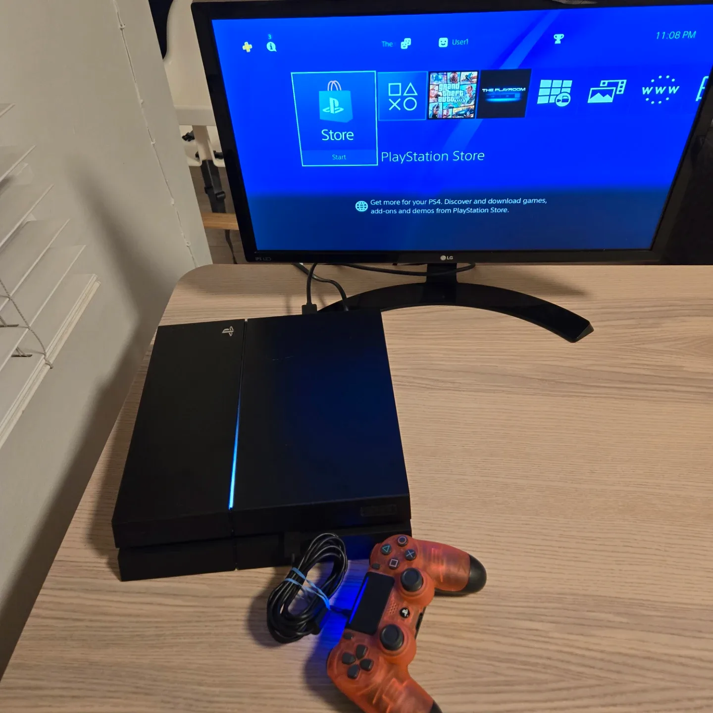 Ps4 console. CLEAN. Game separate. Playstation 4