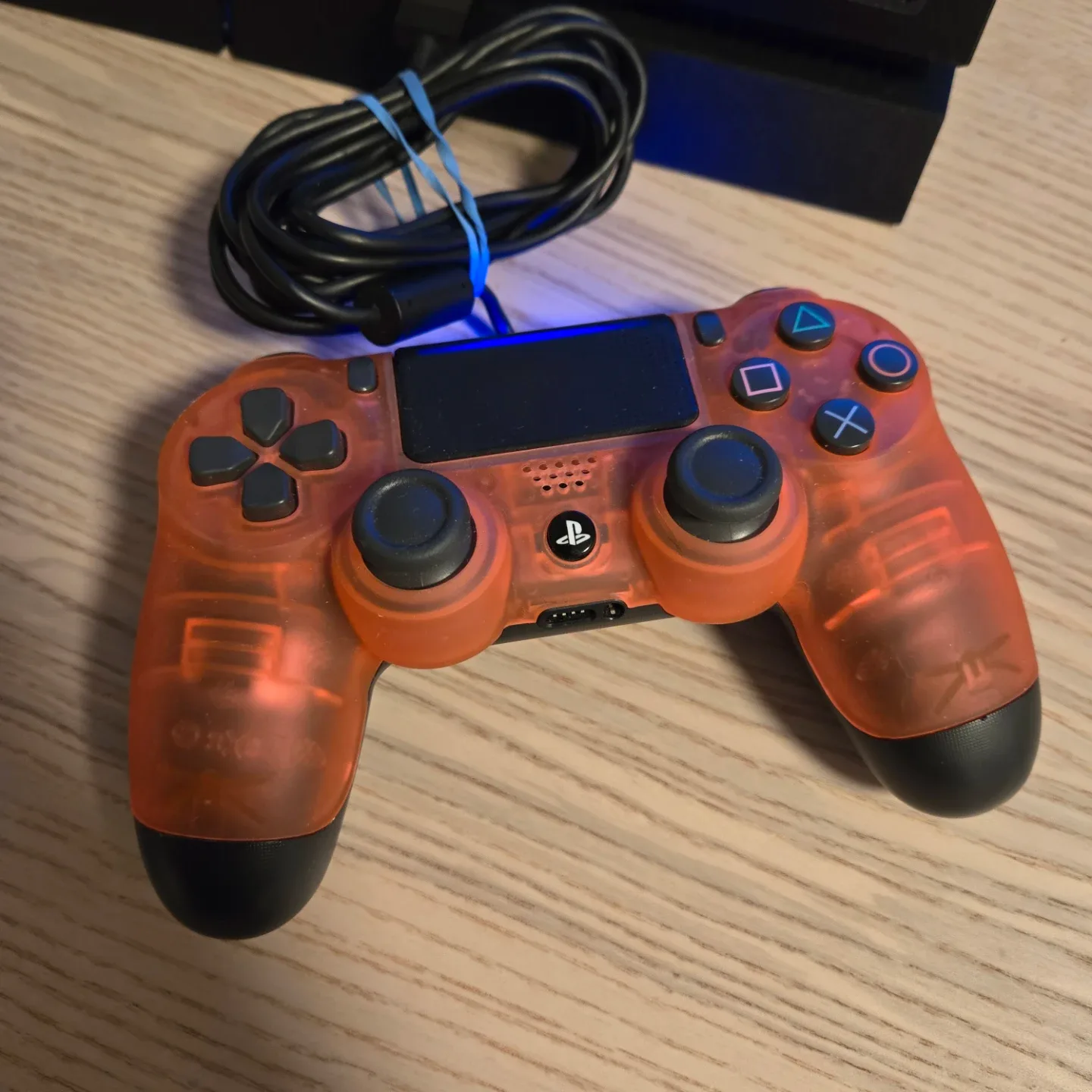 Ps4 console. CLEAN. Game separate. Playstation 4 image indicator(2)