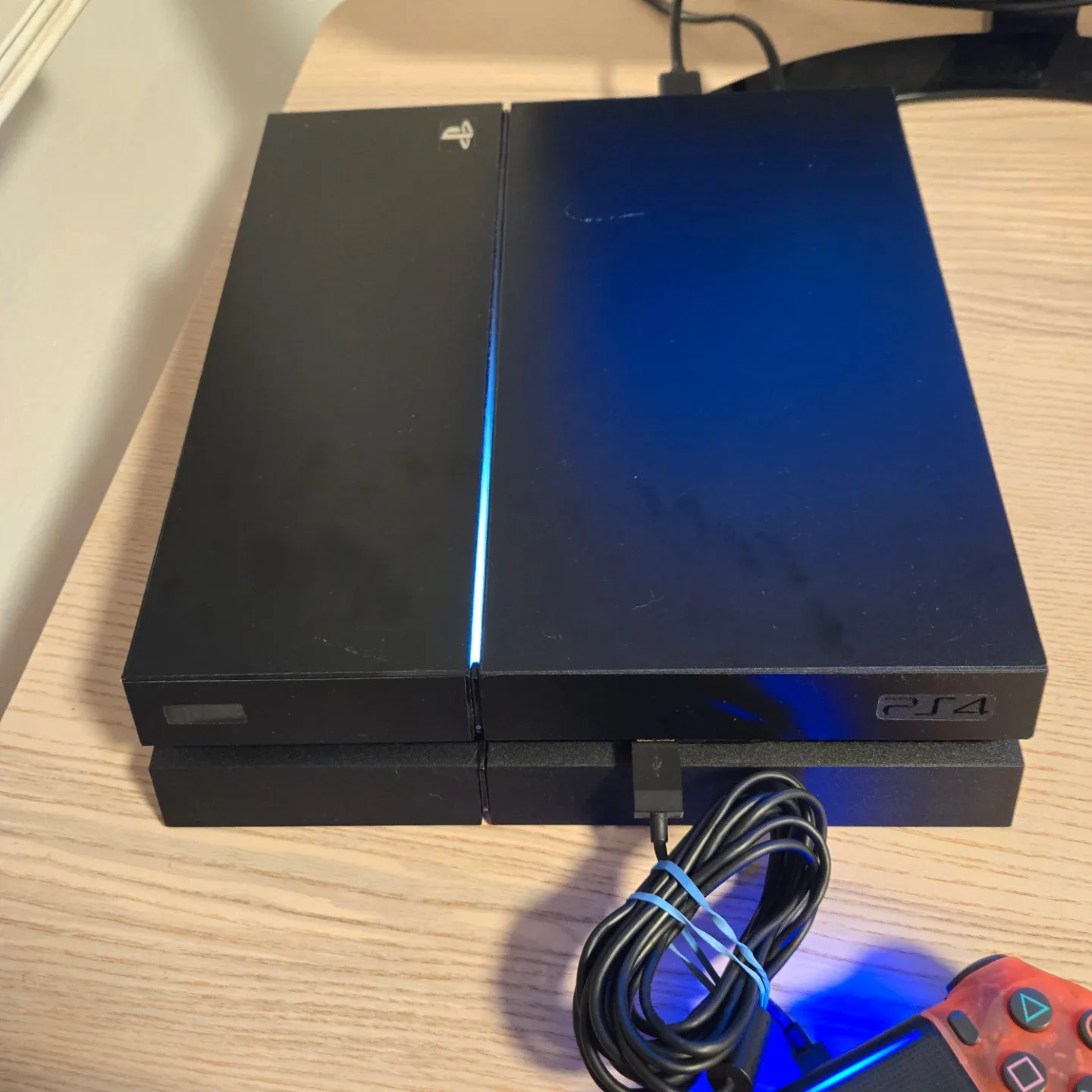 Ps4 console. CLEAN. Game separate. Playstation 4 image indicator(3)