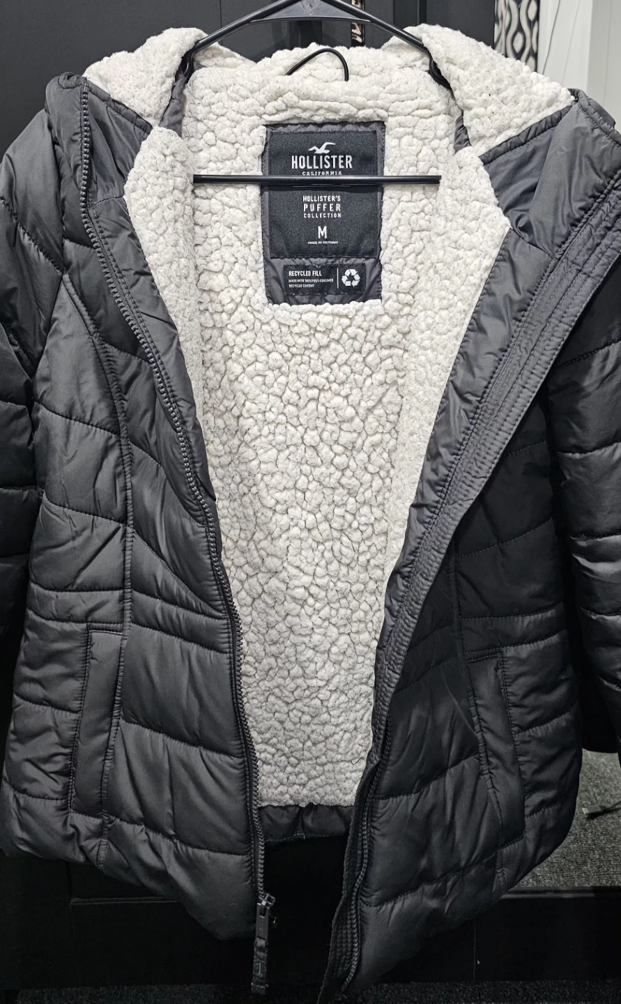 Hollister Puffer Jacket - Size M - photo 3