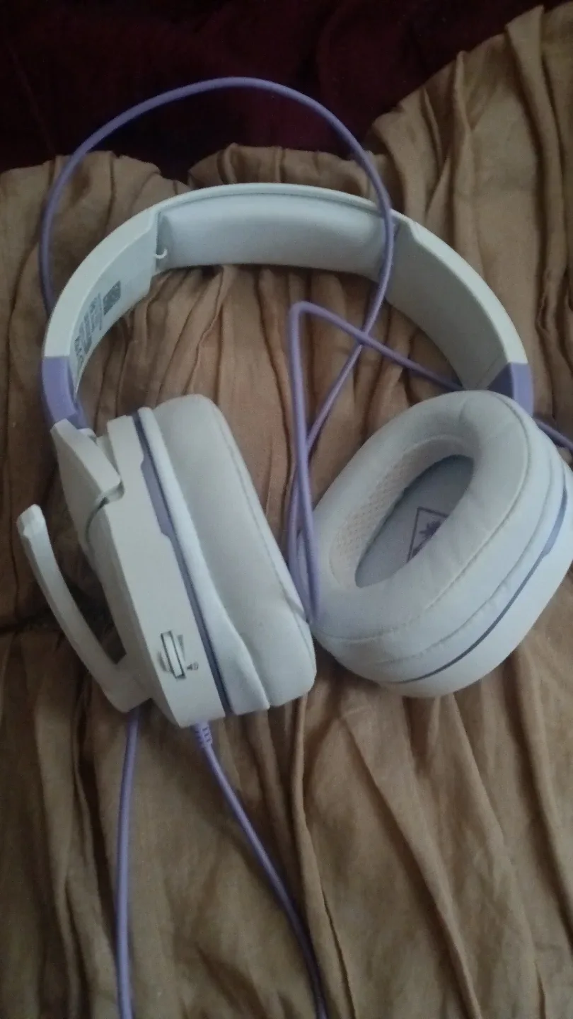 Xbox One S Console, Games, Controllers & Headset image indicator(4)