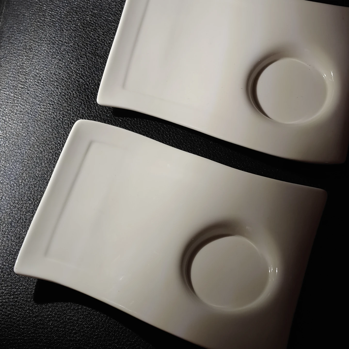 White Ceramic Wave Tea Plate Set - photo 3
