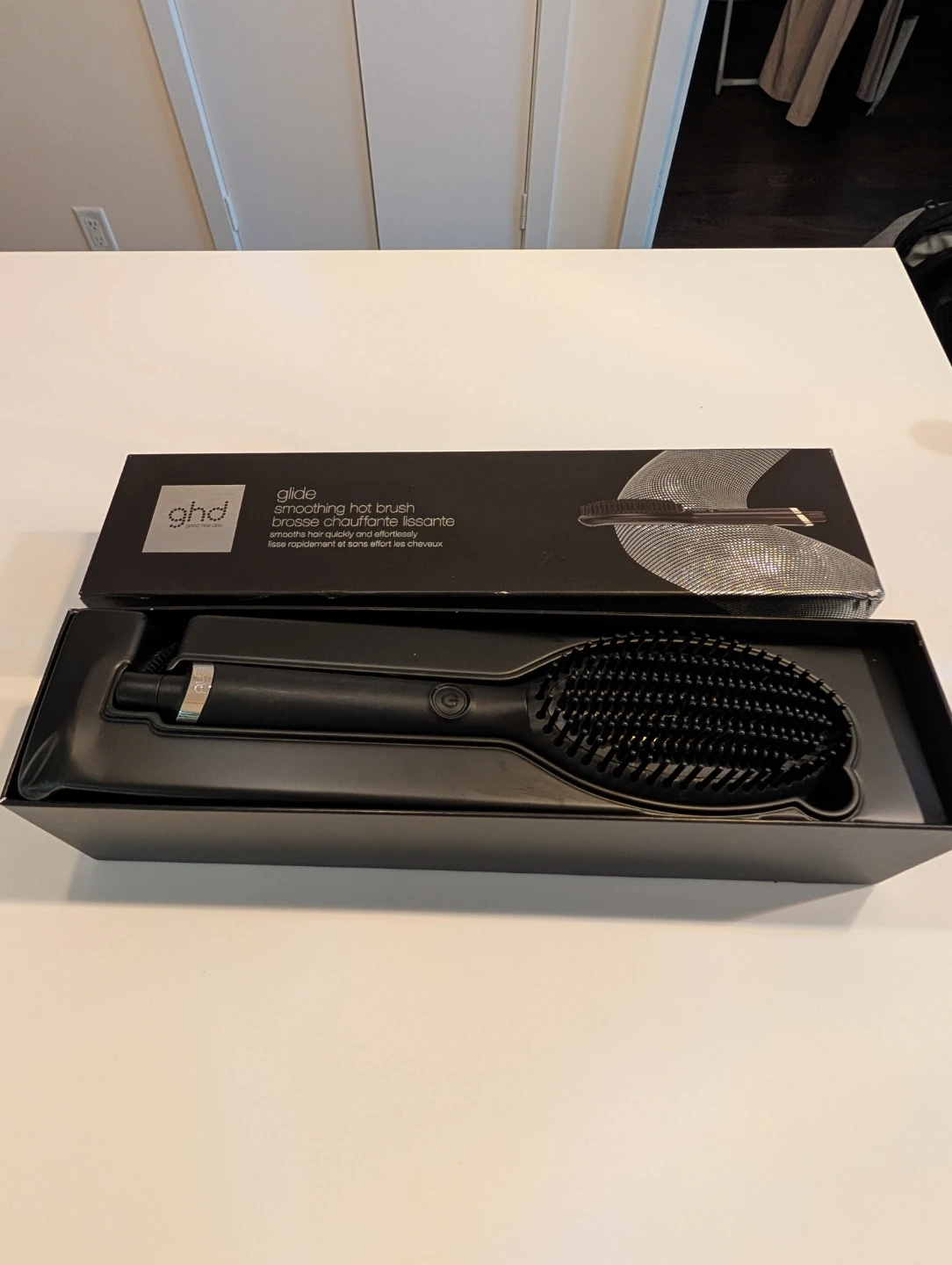 GHD Glide Smoothing Hot Brush with Box