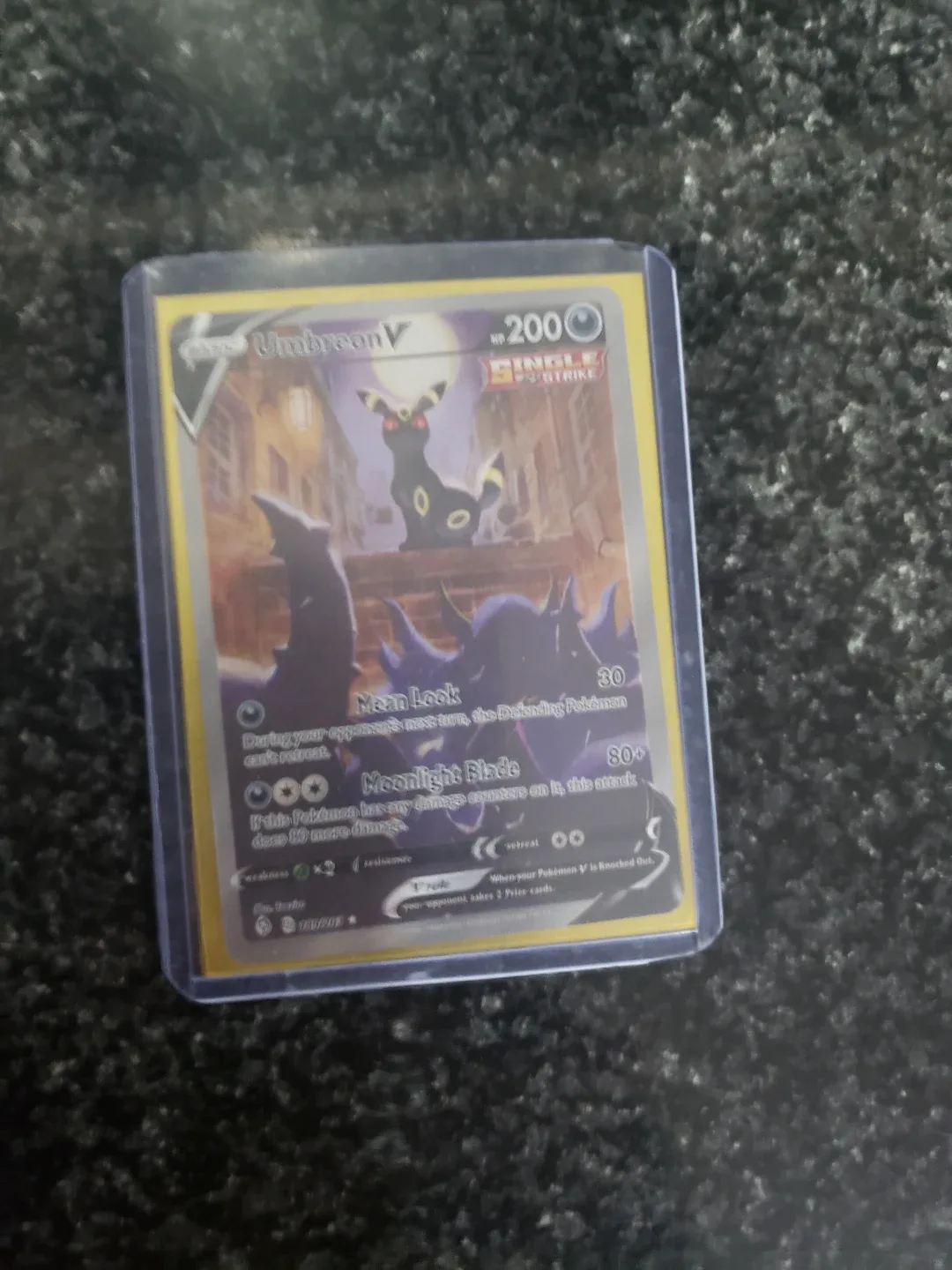 Mint Umbreon V Pokemon Card image indicator(2)