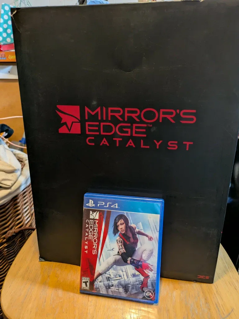 Mirror's Edge Catalyst Faith 14" Statue Collector's Box image indicator(6)