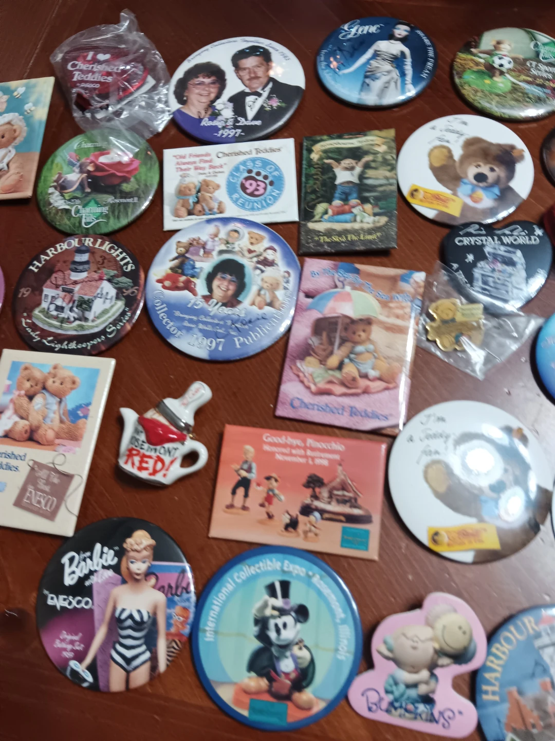 Vintage  Collectible Pins & Buttons - photo 3