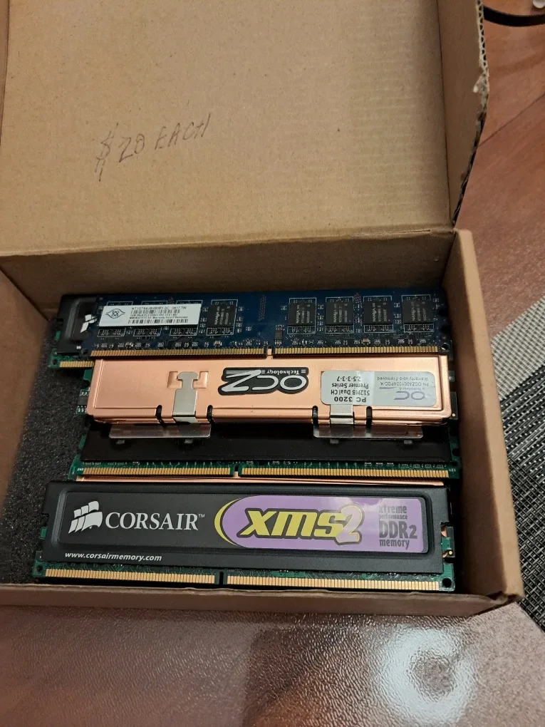 Mixed DDR2 Memory RAM Sticks 1GB, 512MB image indicator(2)