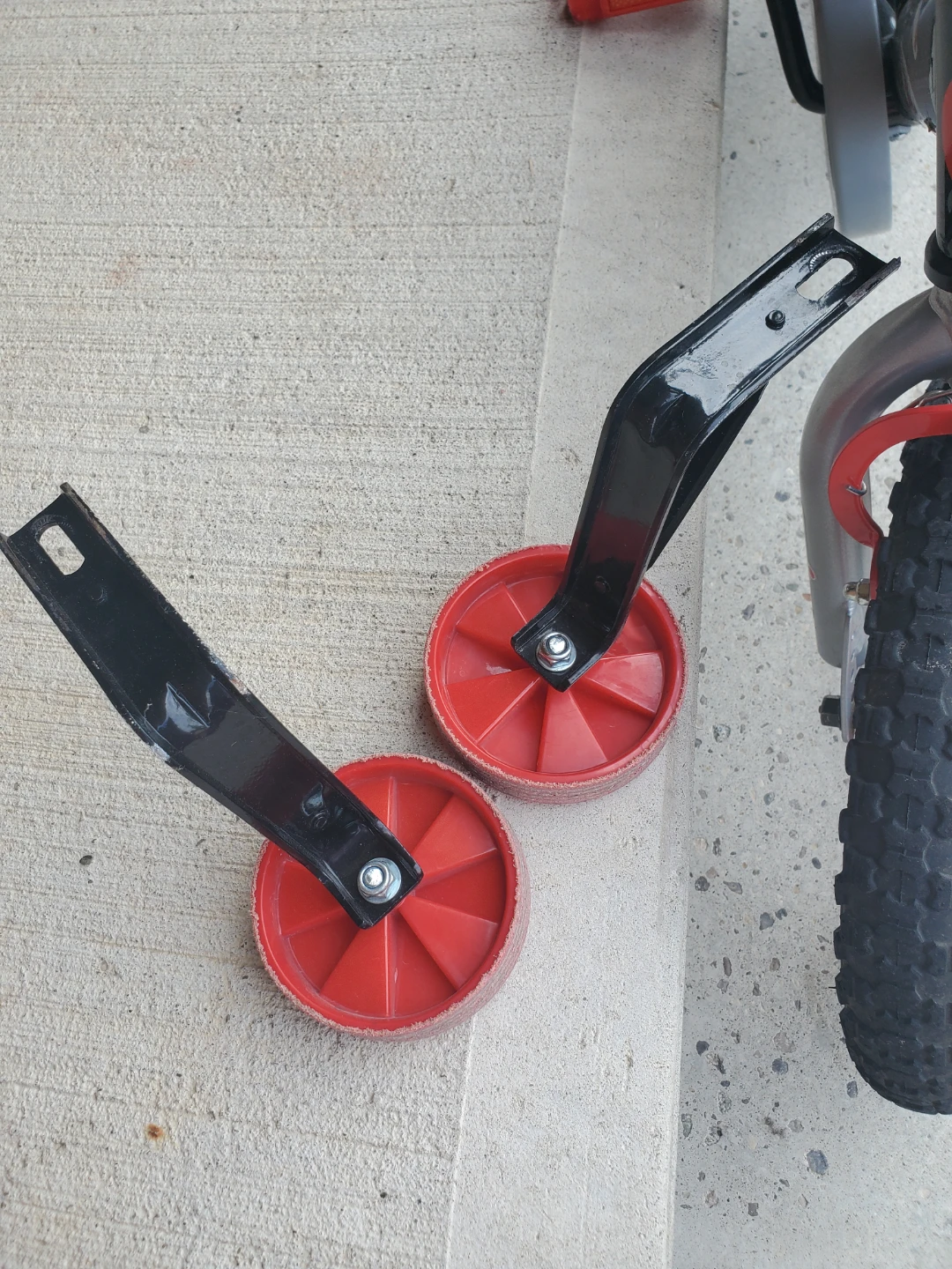 Avigo Air Strike 14 Kids Bike - Red/Black #gifting - photo 2