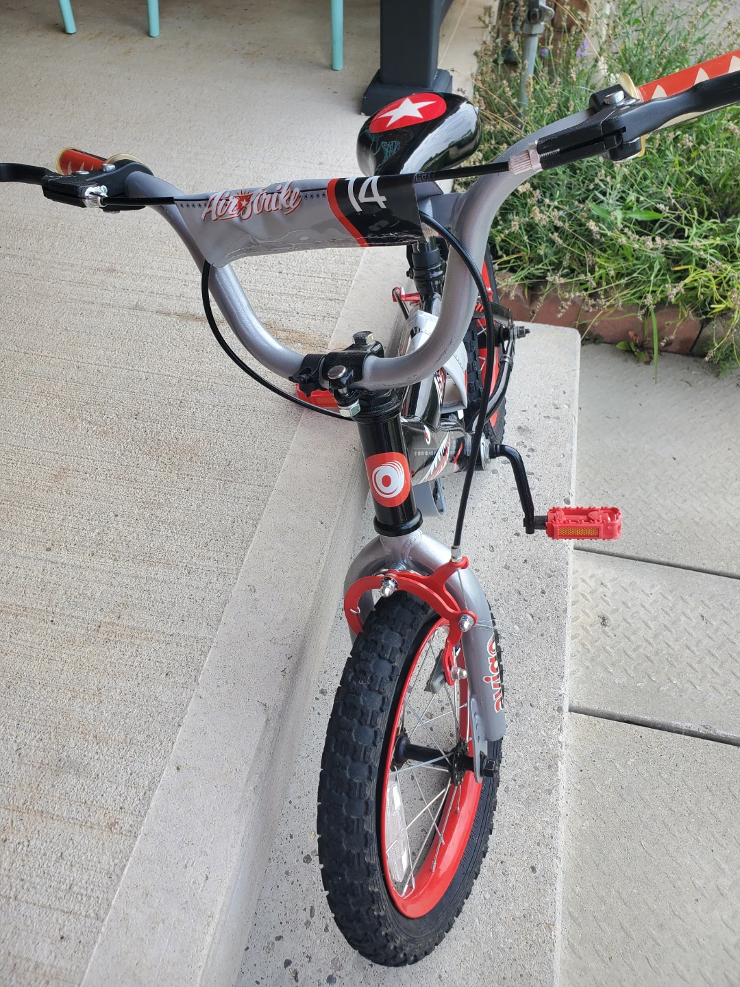 Avigo Air Strike 14 Kids Bike - Red/Black #gifting - photo 3