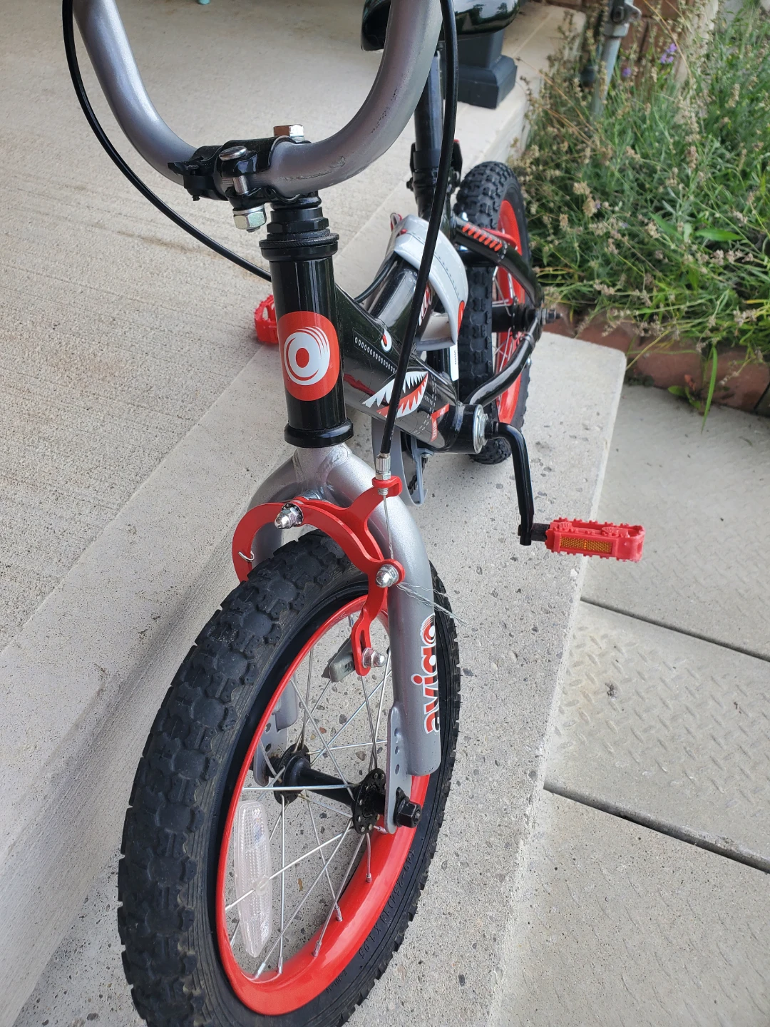Avigo Air Strike 14 Kids Bike - Red/Black #gifting - photo 4