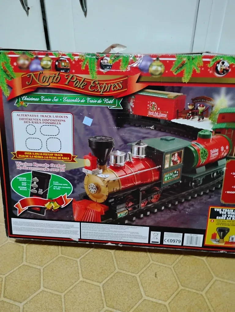 North Pole Express 33 Piece Train Set - New image indicator(7)
