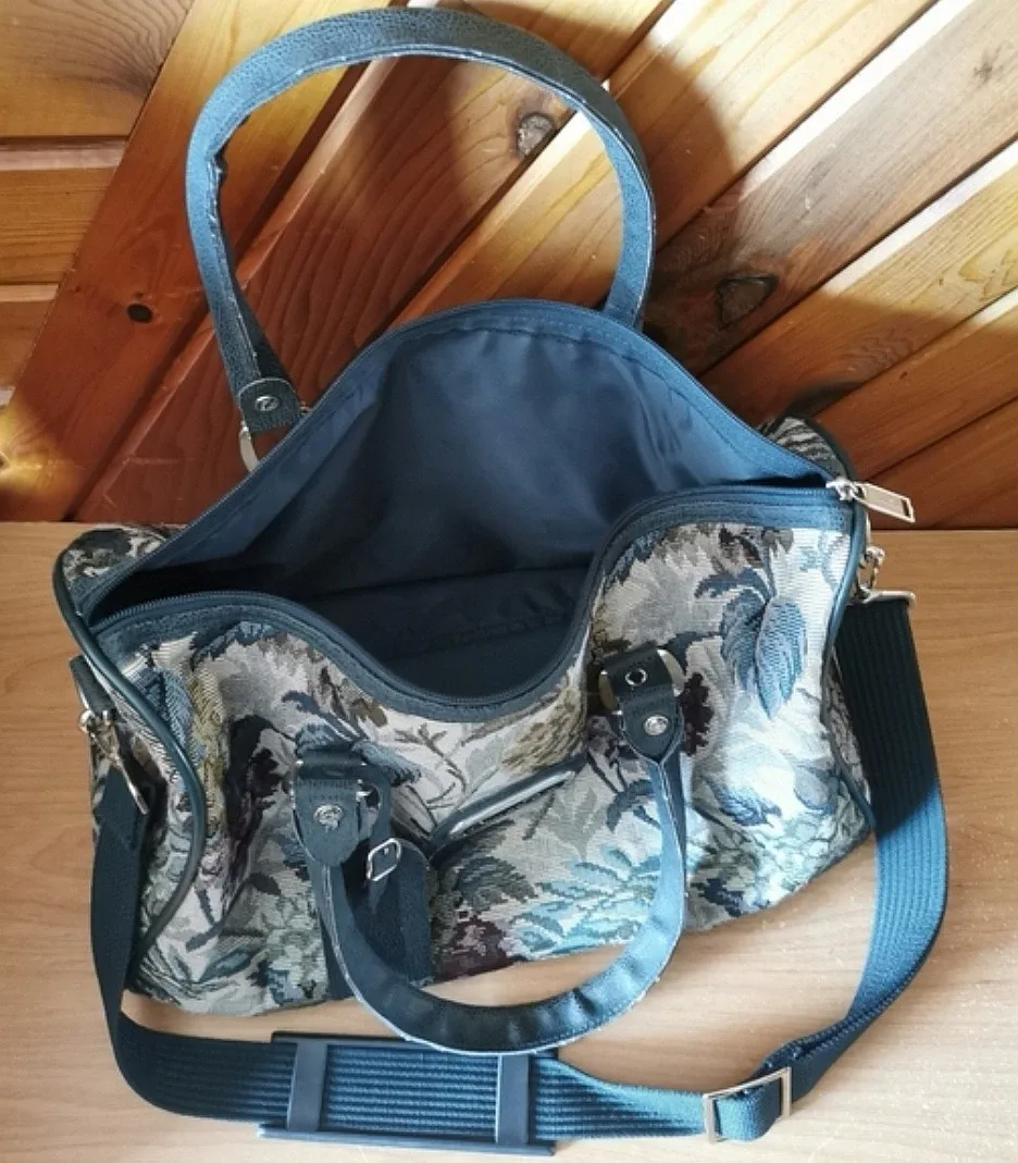 Vintage Oscar De La Renta Bag image indicator(3)