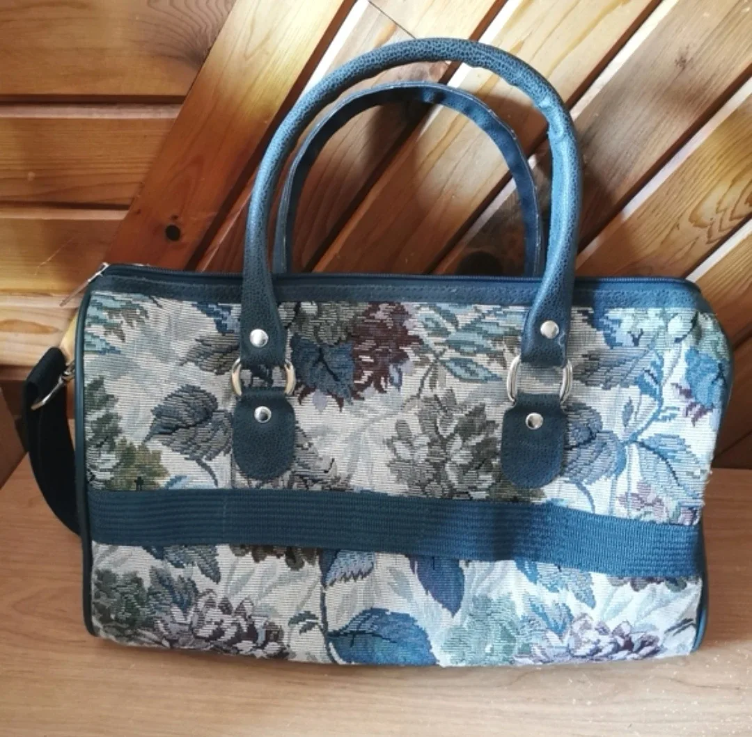 Vintage Oscar De La Renta Bag image indicator(4)