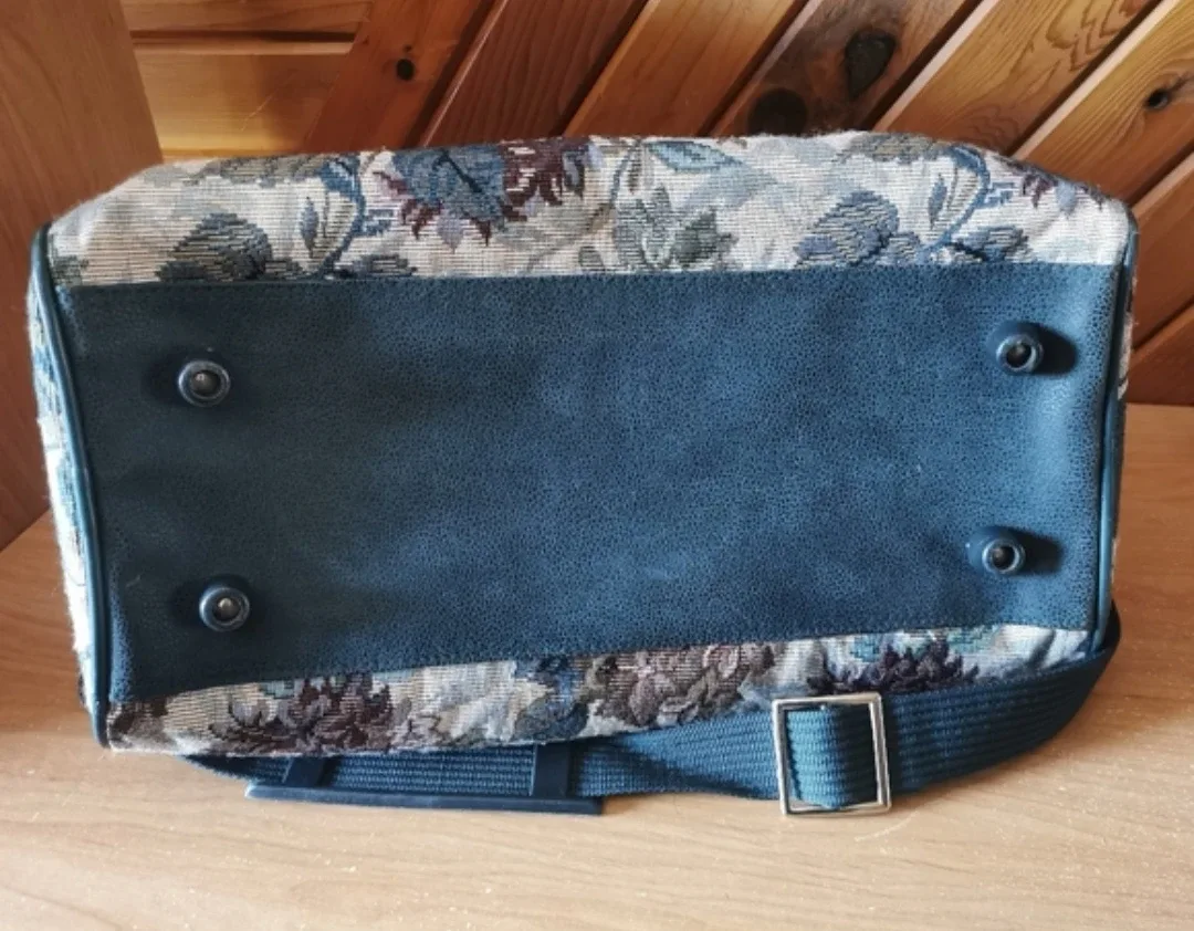 Vintage Oscar De La Renta Bag image indicator(5)