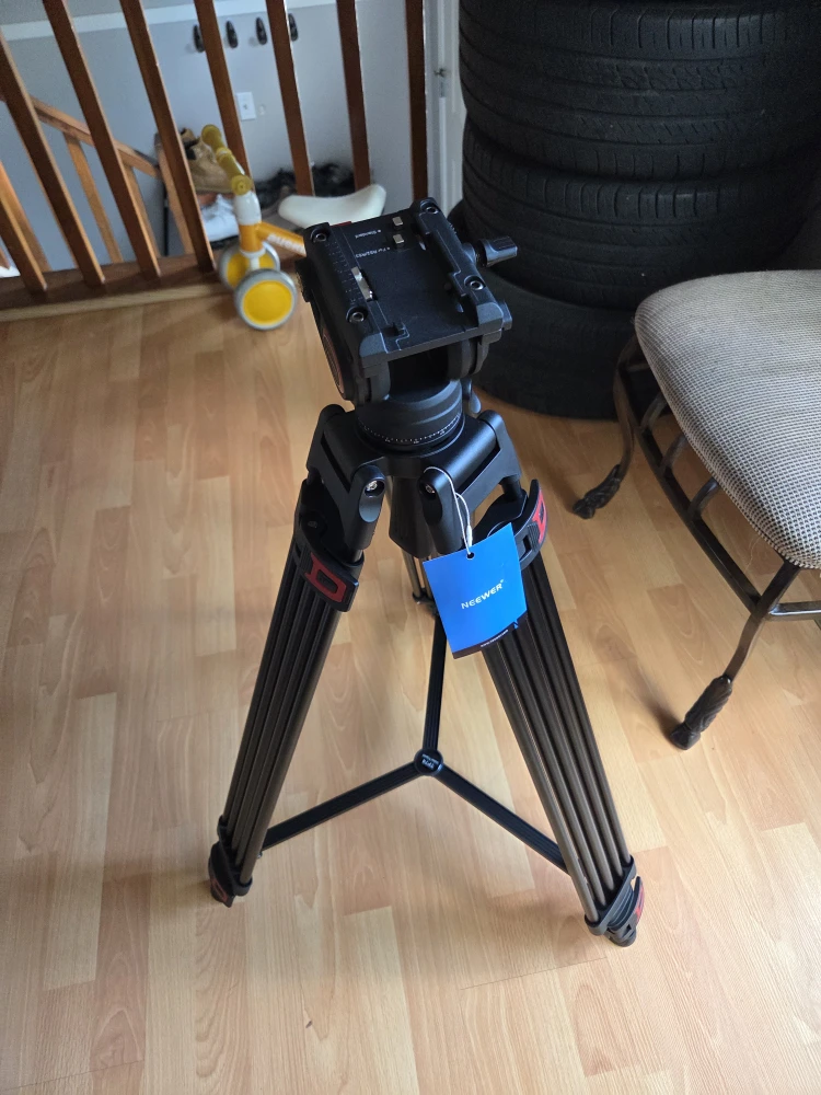 NEEWER TP74 Professional Video Tripod - New in Box!
