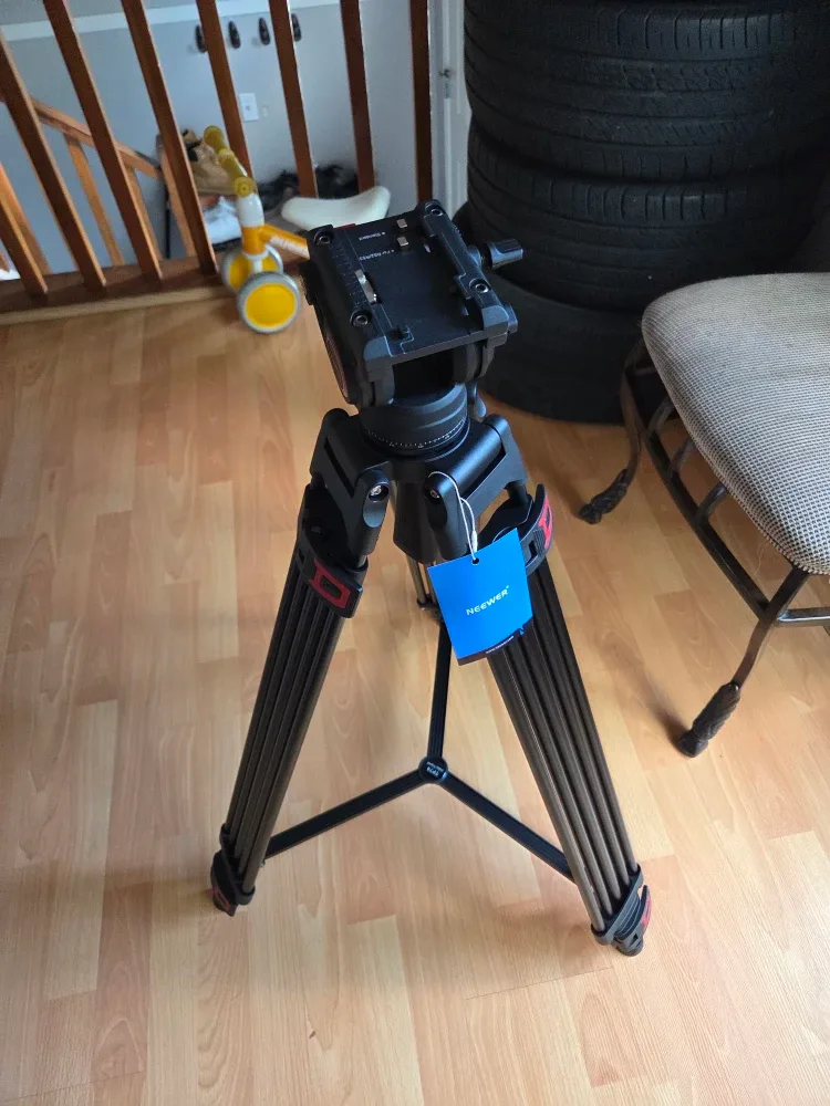 NEEWER TP74 Professional Video Tripod - New in Box!