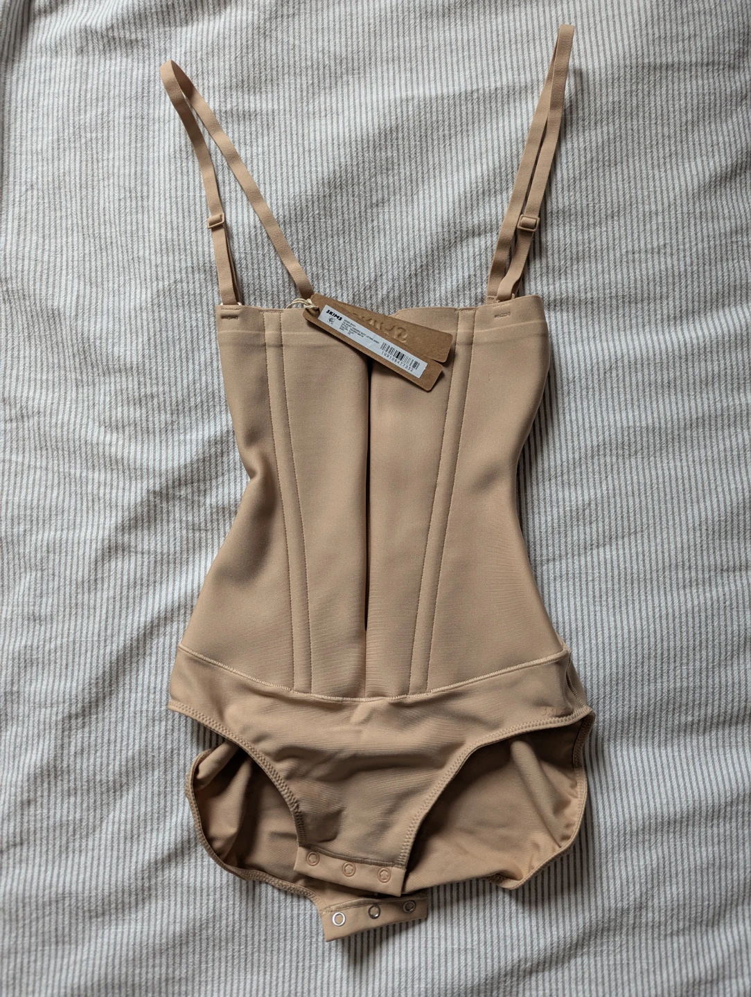 Skims waist clincher butt lifting brief