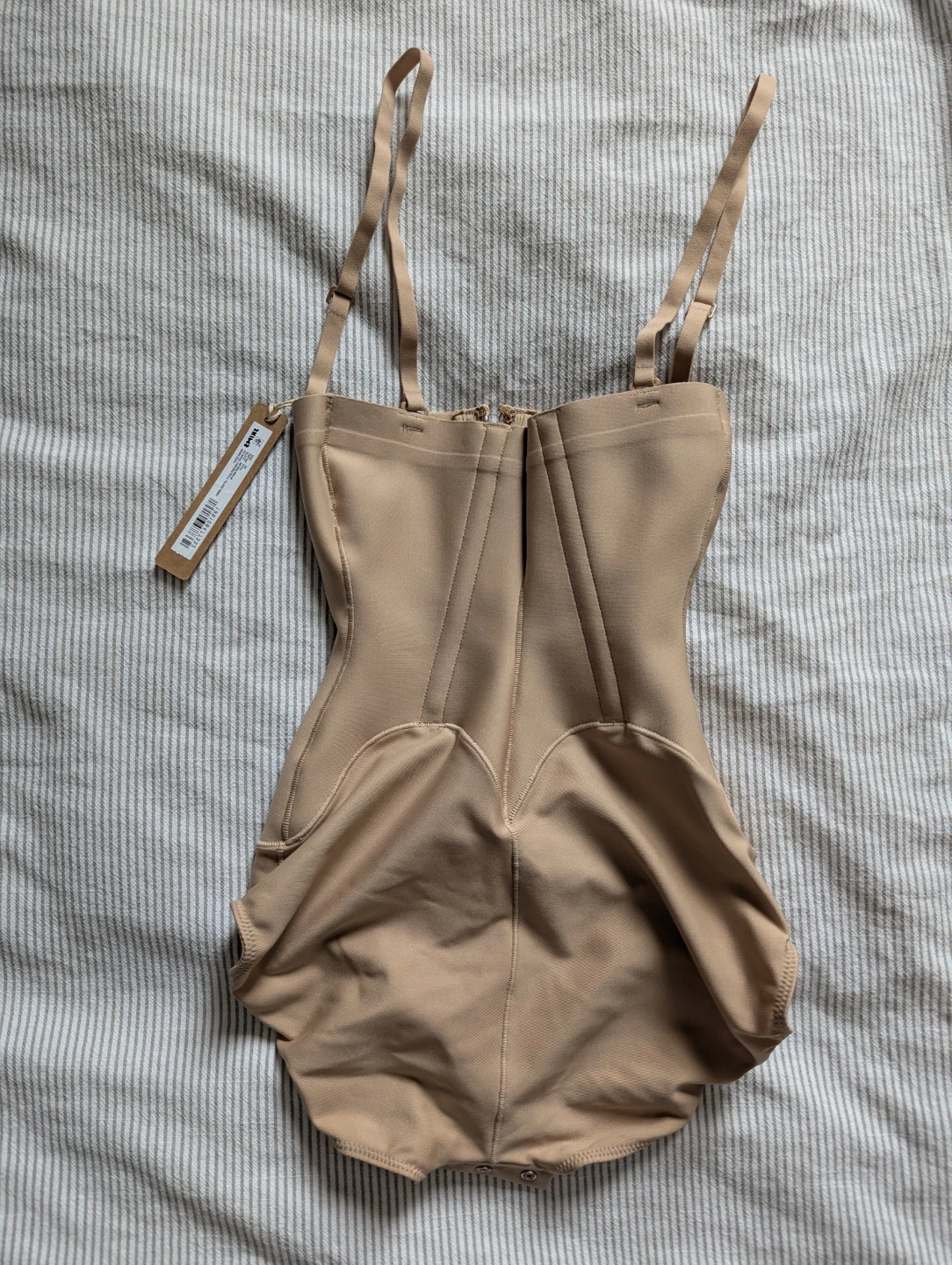 Skims waist clincher butt lifting brief - photo 2